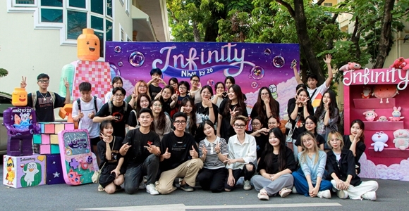 Đắm chìm vào thế giới tuổi thơ cùng photo booth “Nhật ký 20-2023: INFINITY”